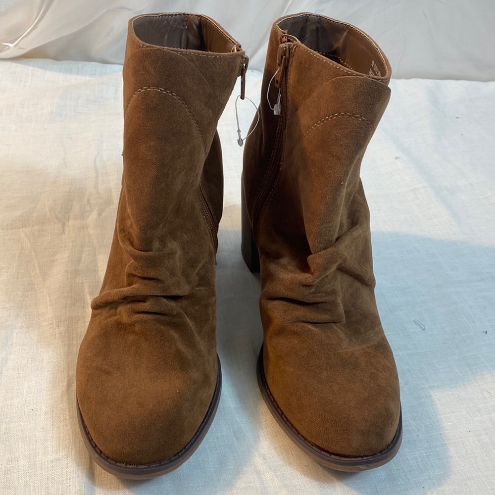 Universal Thread women’s brown heel boots size 10 new